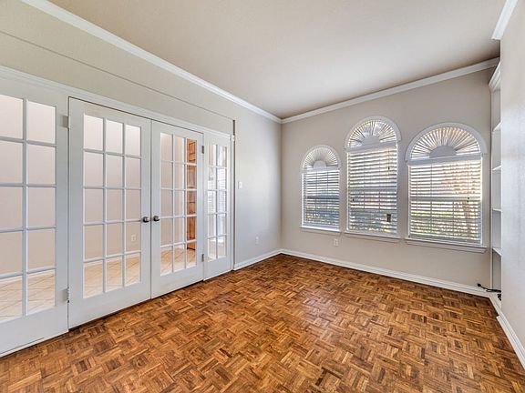 3rd image of 6009 Glen Abbey Ct