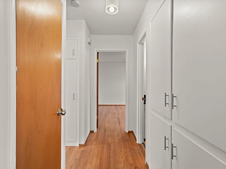 4815 SE Yamhill St — Photo 3