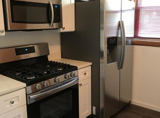 3601 W Wolfram St #1F, Chicago, IL 60618