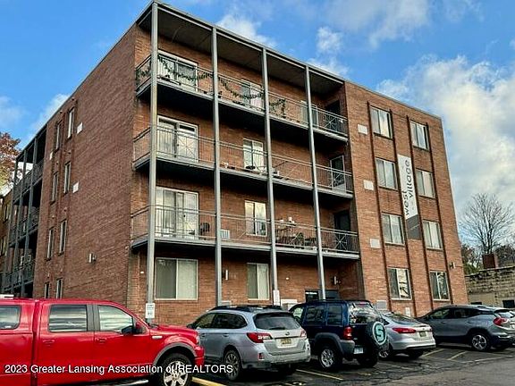 3rd image of 400 Hillside Ct APT 103