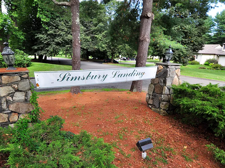 30 Simsbury Lndg #30 — Photo 37