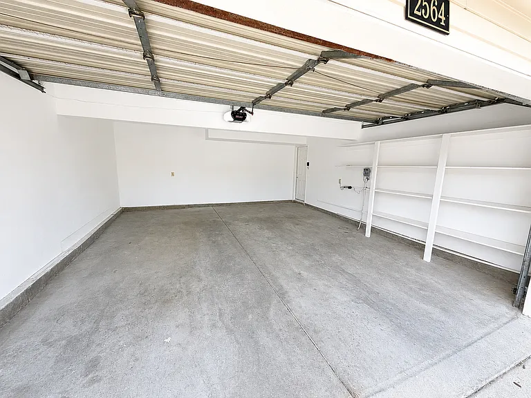 1564 E Hidden Valley Dr — Photo 43