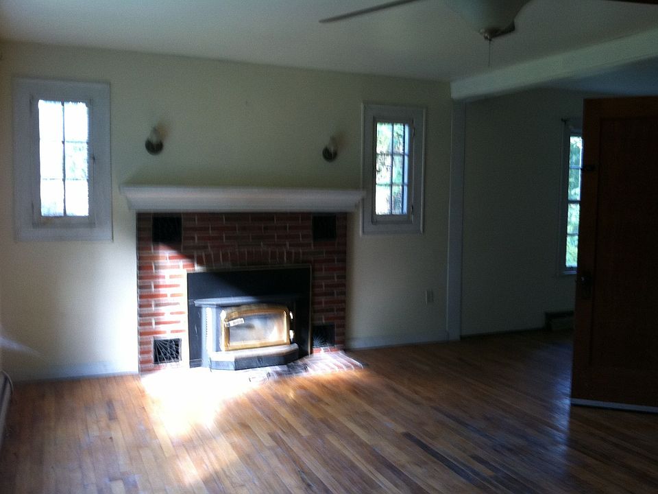 2nd image of 2066 Creek Rd