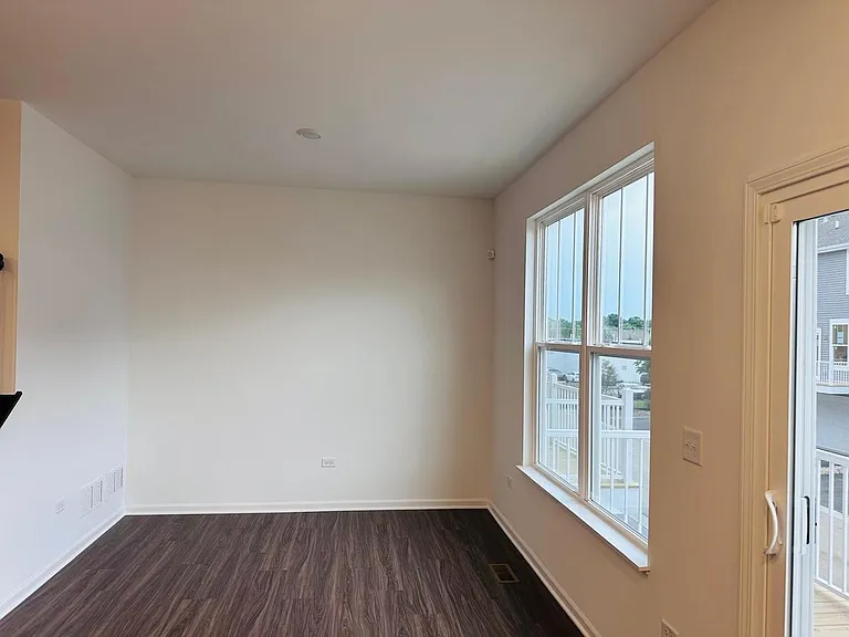 560 Wolverine Dr — Photo 9