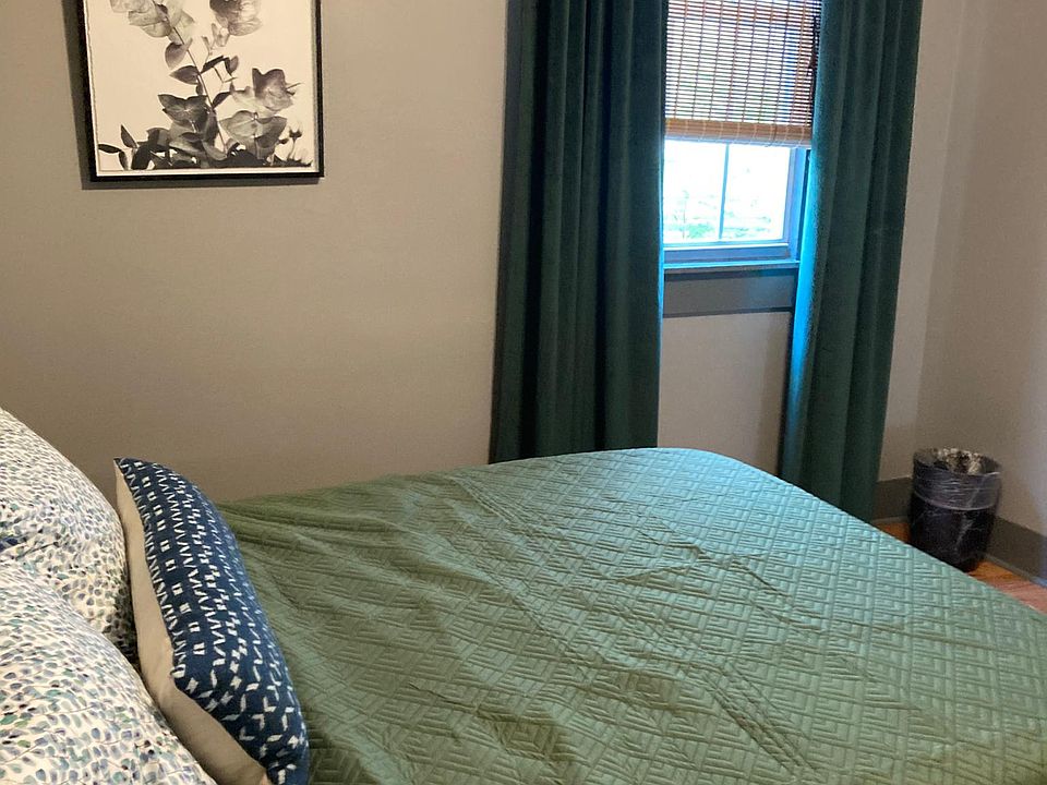 main bedroom with queen bed