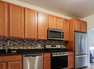 906 W Belle Plaine Ave APT 1, Chicago, IL 60613