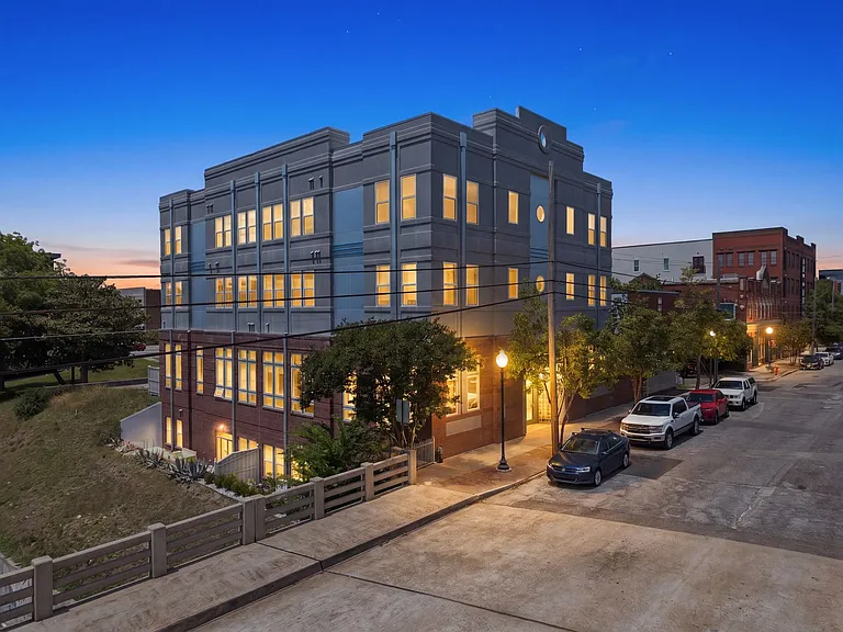 619 N 4th St #301 — Photo 41