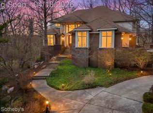2131 Birchwood Way, Bloomfield Hills, MI 48302