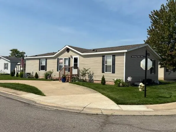 33424 Bluebell Ct, Lenox, MI 48048