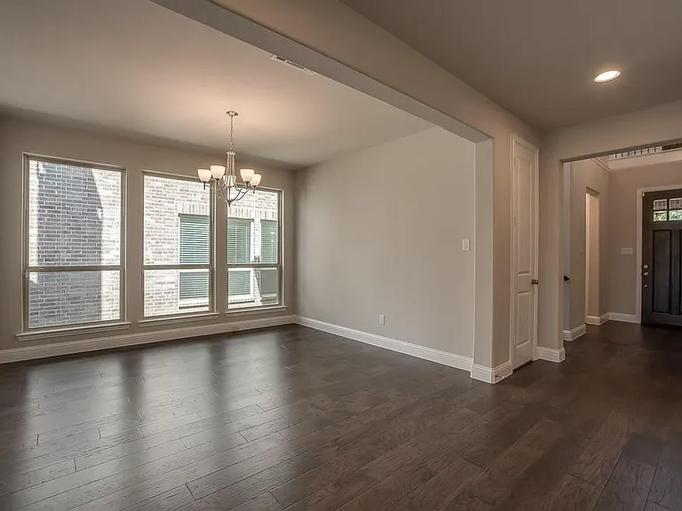 736 Carlisle Dr — Photo 8