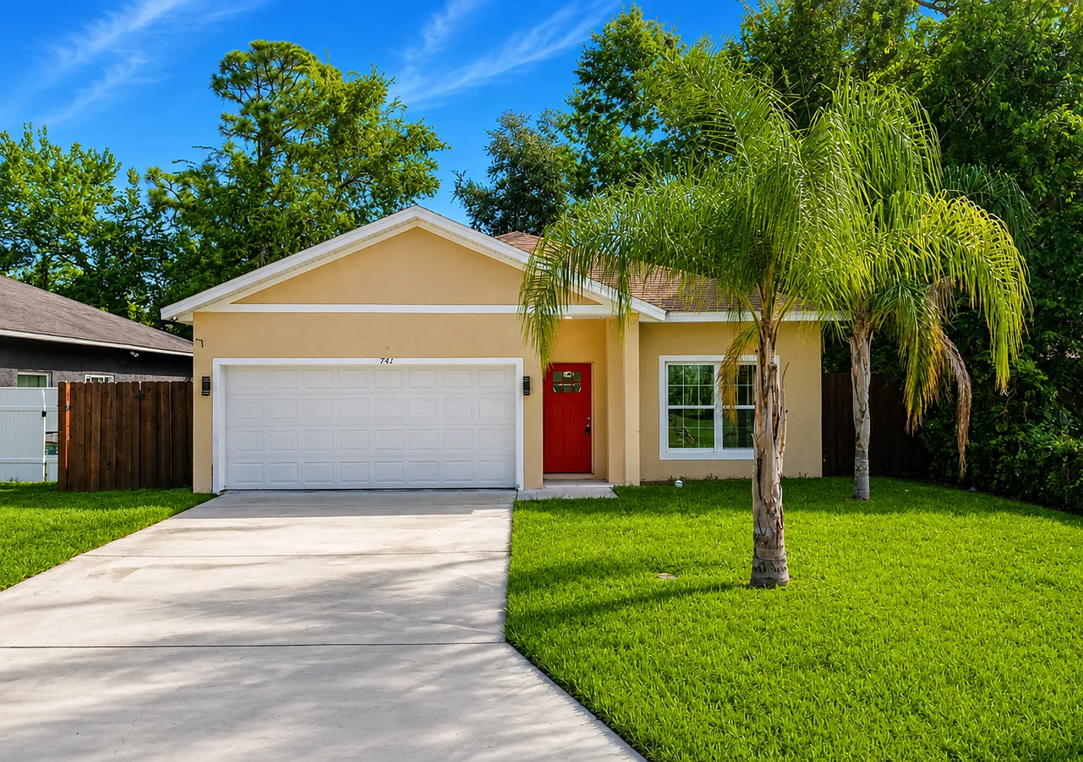 Beautiful 2024 Built 3-Bedroom Home with Fenced Backyard — Photo 2