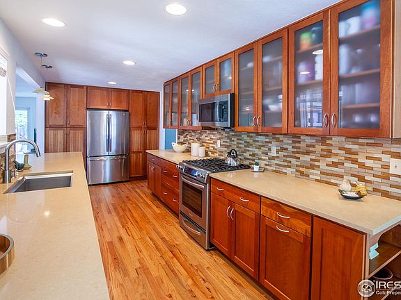 5th image of 2465 Glenwood Dr