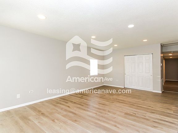 1256588_002_living_room_3.jpg