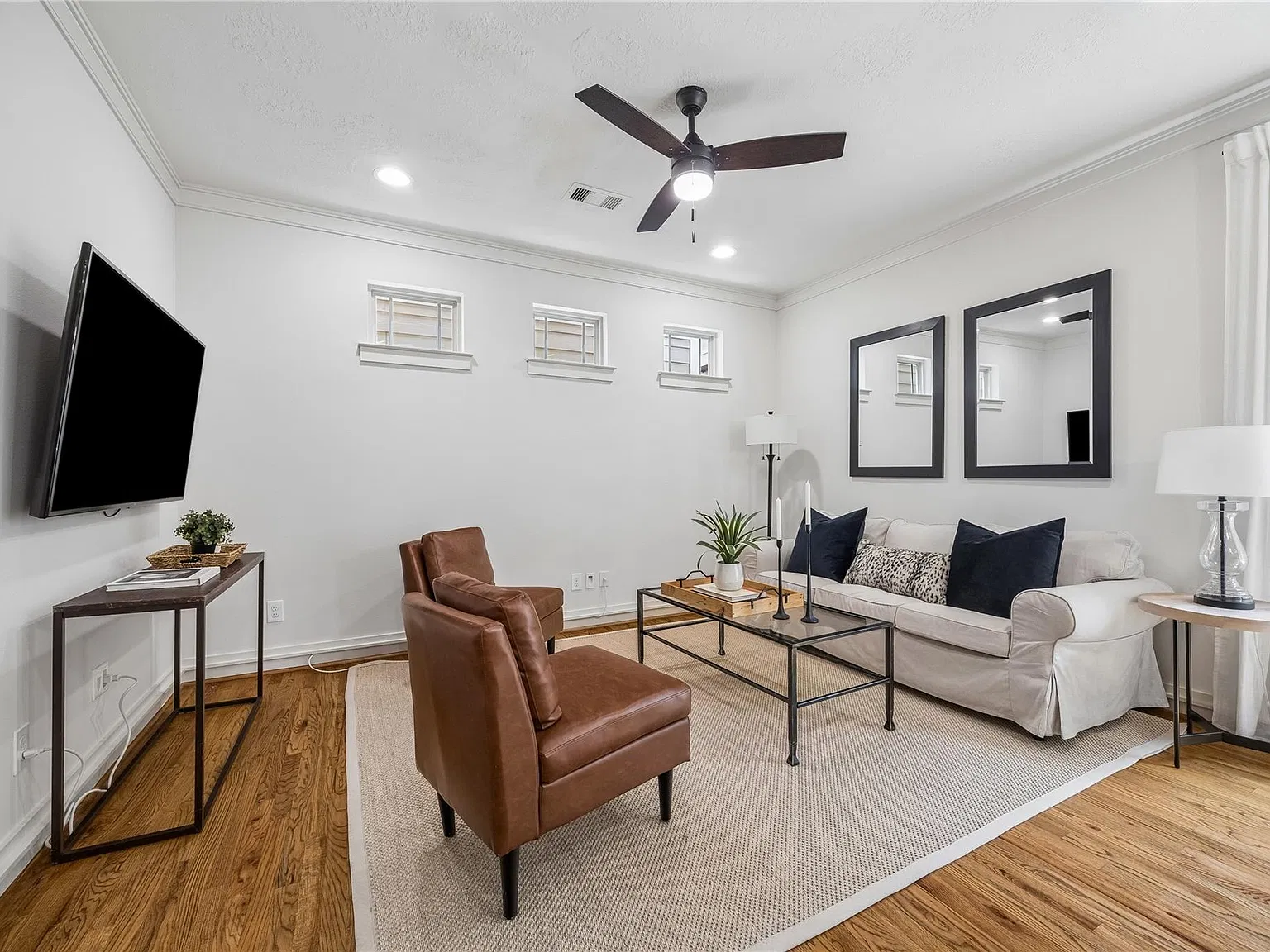 3 bed, 2.5 bath, 1541 sqft, $2,700 — Photo 2