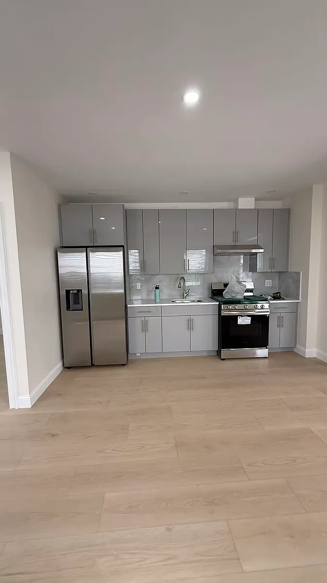 Building Photo - 45-76 159th St #1F