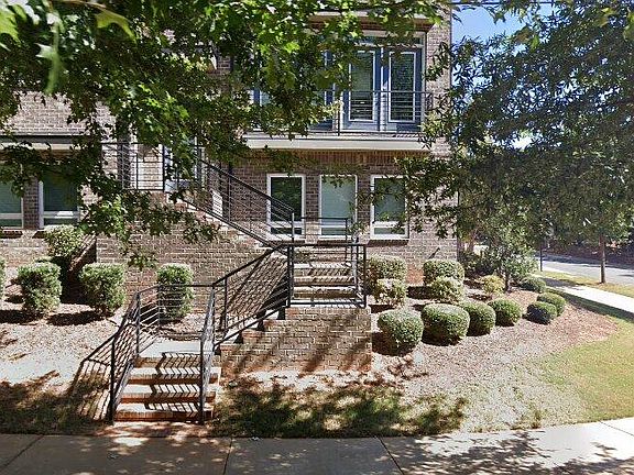 2nd image of 704 Lamar Ave