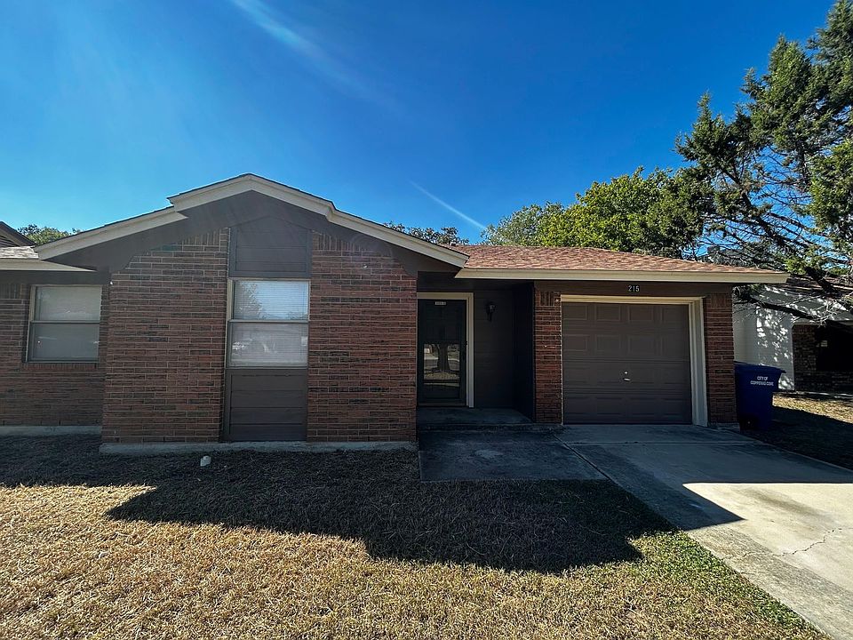 1st image of 215 Bridle Dr