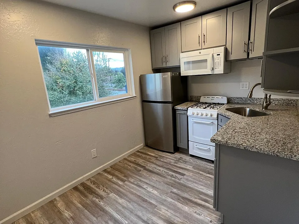 Kitchen with breakfast nook