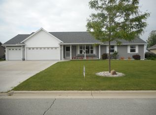 1049 Pagels Pl, De Pere, WI 54115