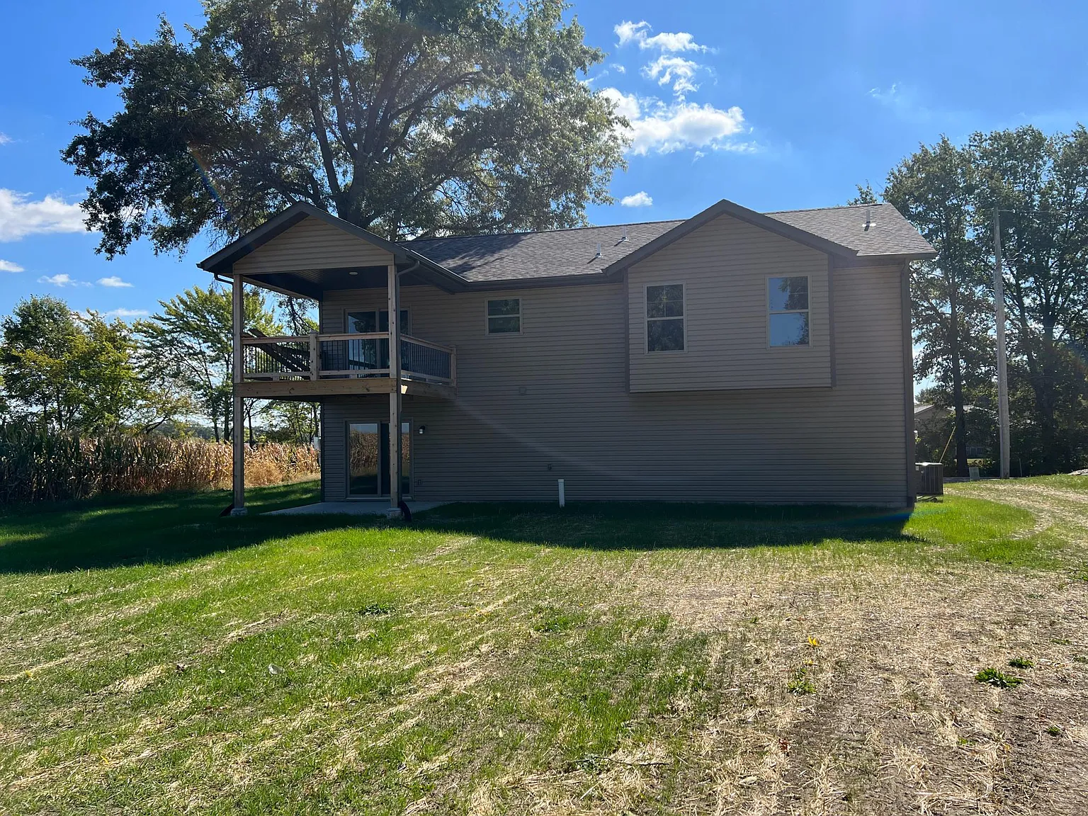 4 bed, 2.5 bath, 1600 sqft, $2,500 — Photo 2