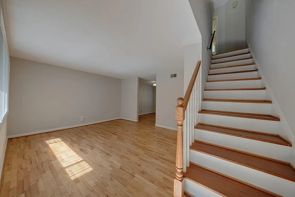 2 bed, 1.5 bath, 1064 sqft, $1,800 — Photo 4