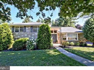 903 Summit Ln, Oreland, PA 19075