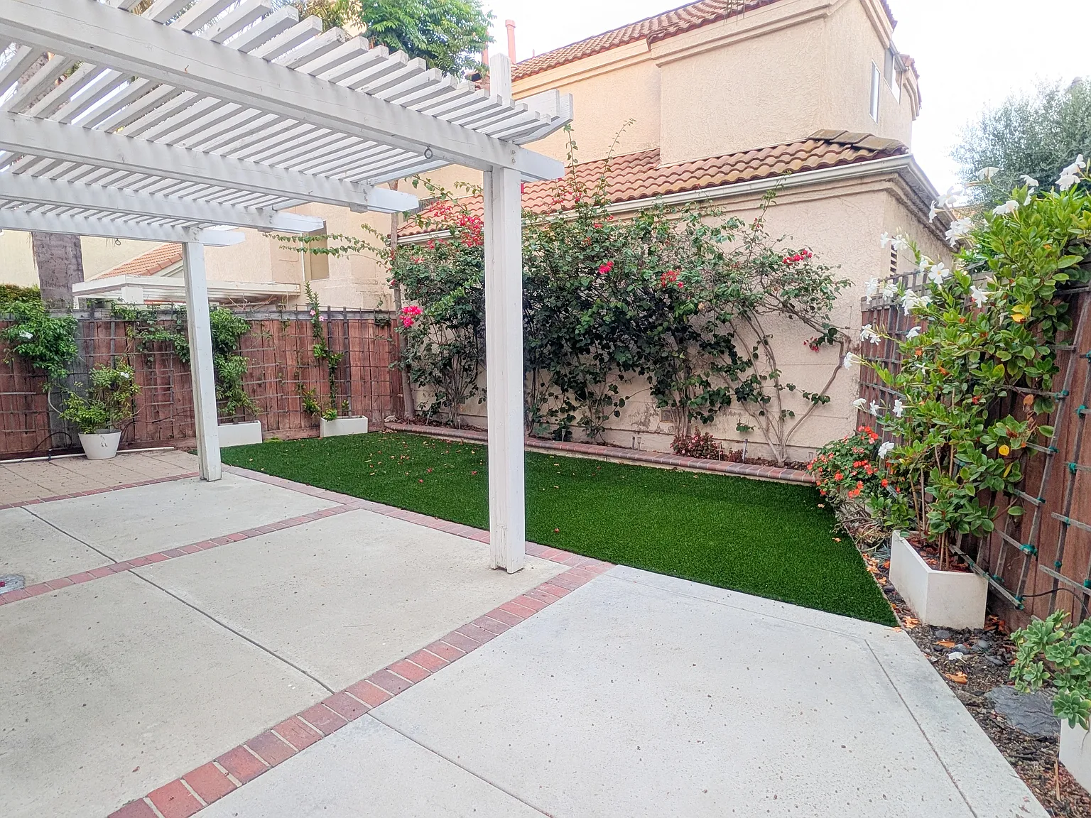 3 bed, 2.5 bath, 1602 sqft, $4,695 — Photo 2