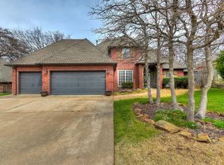 832 Fox Ridge Dr, Edmond, OK 73034