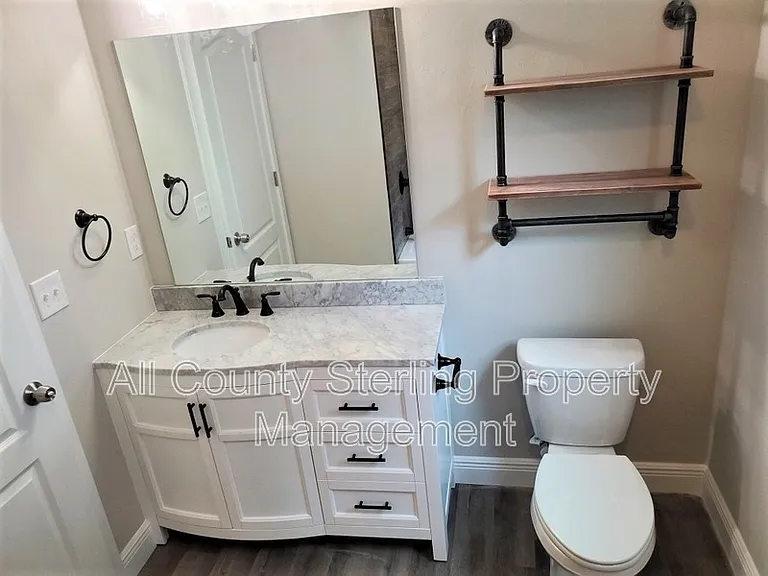 161 SW Yulan St #100 — Photo 10