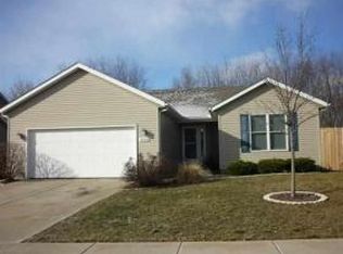 5336 Hillandale Rd, Davenport, IA 52806