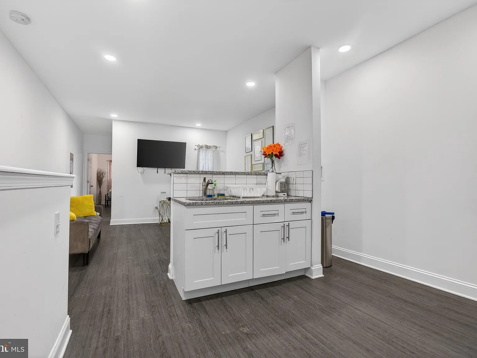 2 bed, 1408 sqft, $1,575 — Photo 2