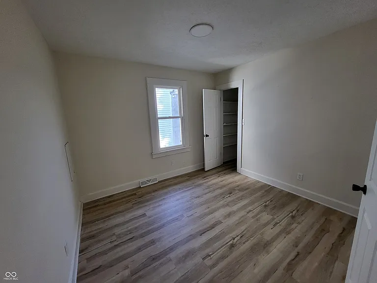 2462 Main St — Photo 12