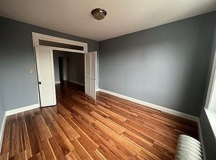 25-15 34th St #3F, Astoria, NY 11103