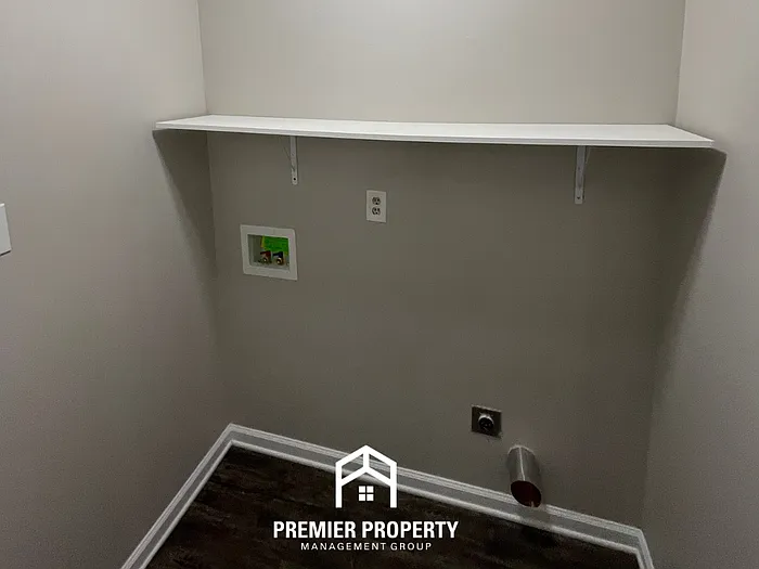 3165 Mackham Ave — Photo 8
