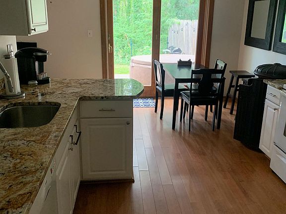 3rd image of 81 Deer Run Dr