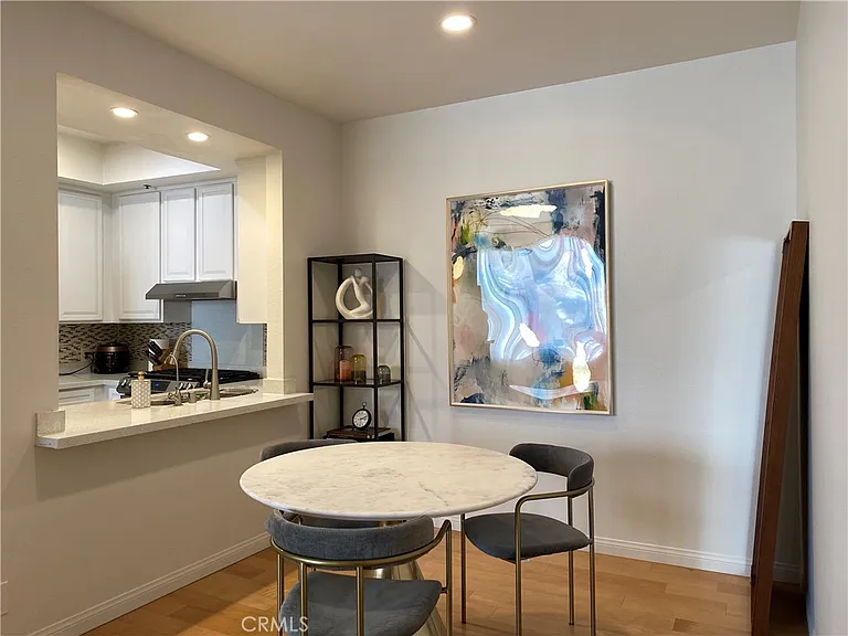 533 S Saint Andrews Pl #319 — Photo 6