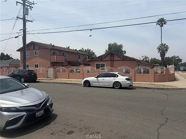 308 N Millard Ave #314 — Photo 4