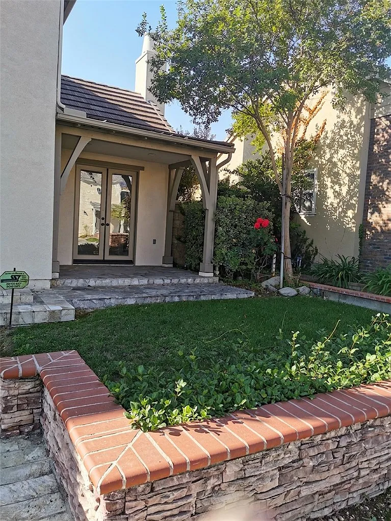 5 bed, 3105 sqft, $4,800 — Photo 2