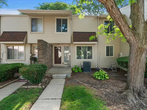 2 Roanoke Towne St, Southfield, MI 48075