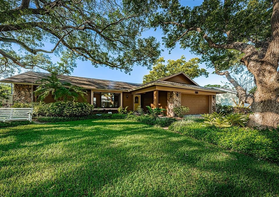 1st image of 3080 Oak View Dr