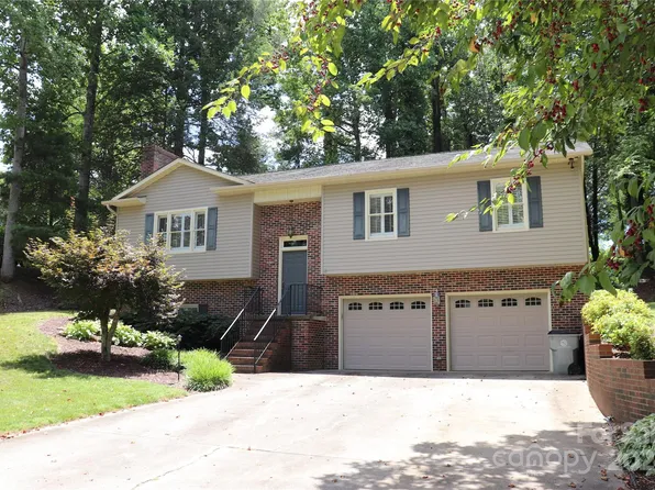 1008 Woodbine Pl NE, Lenoir, NC 28645