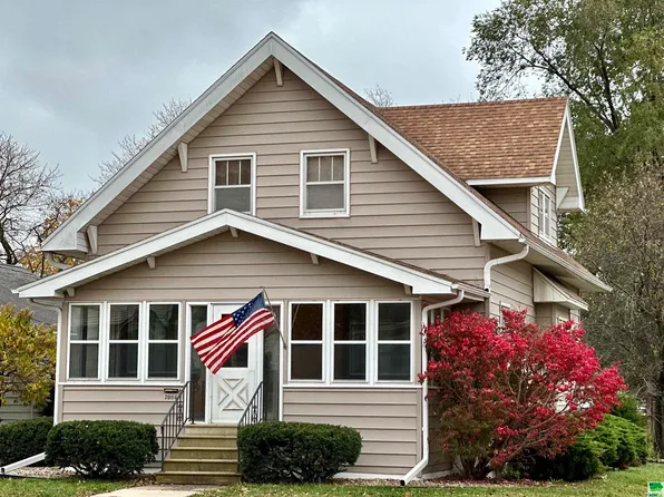 1006 W 5th St, Storm Lake, IA 50588