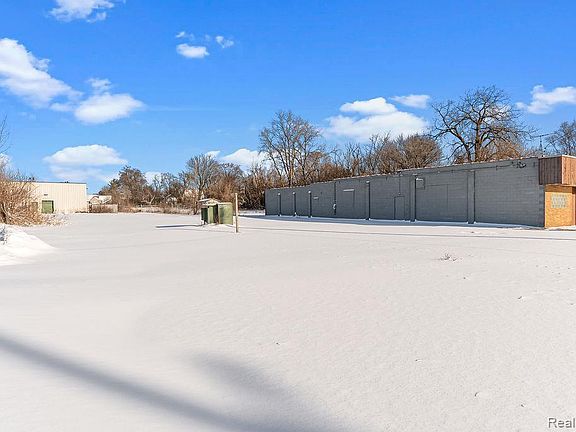 2nd image of 1019 E Bristol Rd