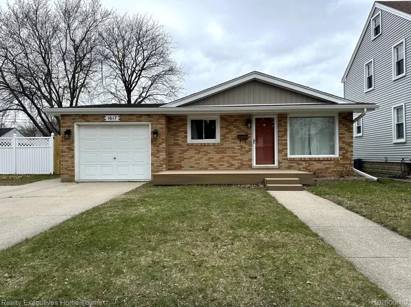 1617 Court St, Port Huron, MI 48060