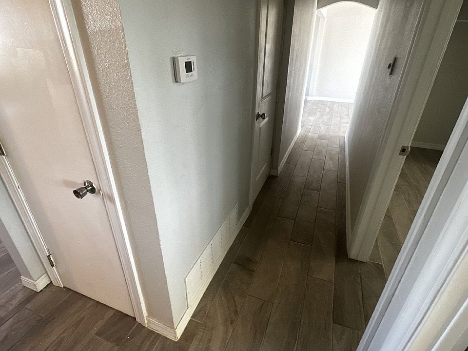 1st image of 340 Vivian Dr