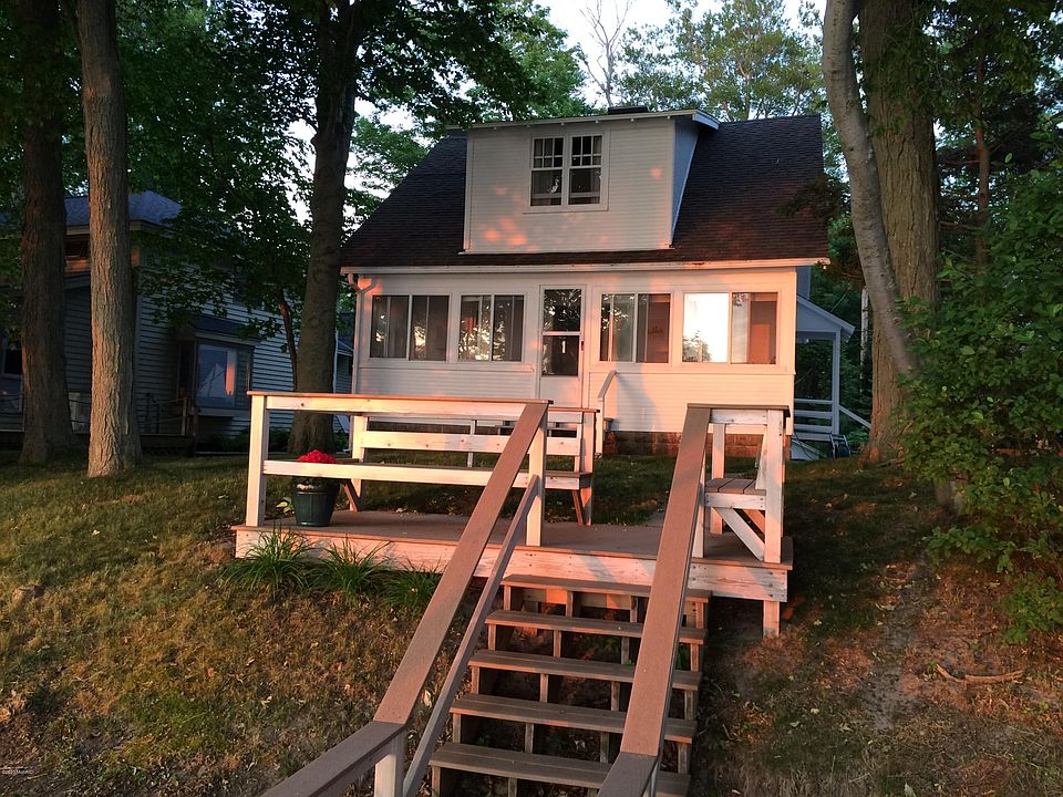 1st image of 2517 Lakefront Dr