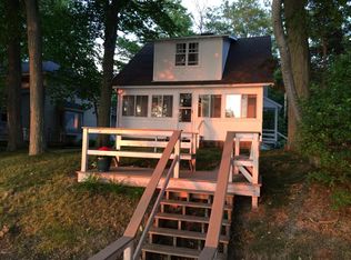2517 Lakefront Dr, Holland, MI 49424
