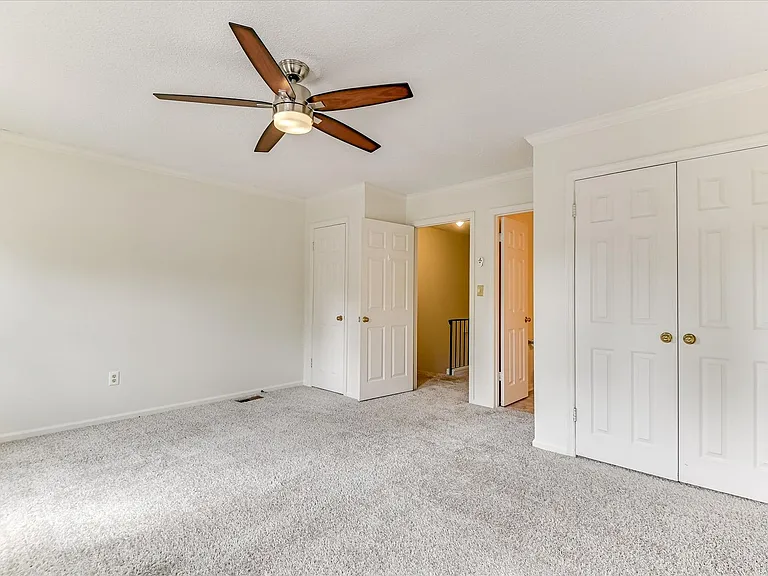 407 Folkstone Cir — Photo 34