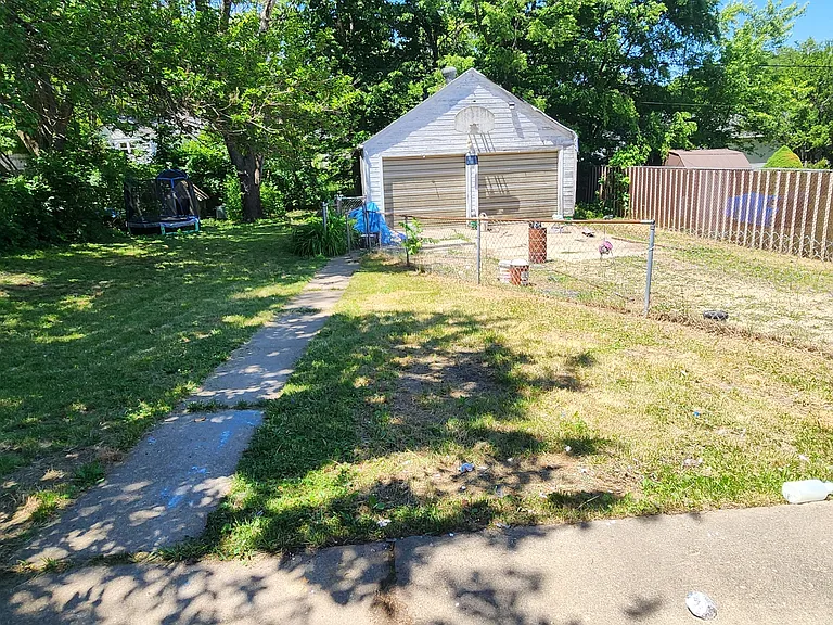 714 Albert Ave — Photo 7