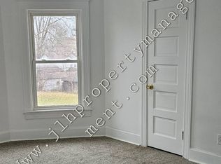 118 E Iroquois St, Freeport, IL 61032